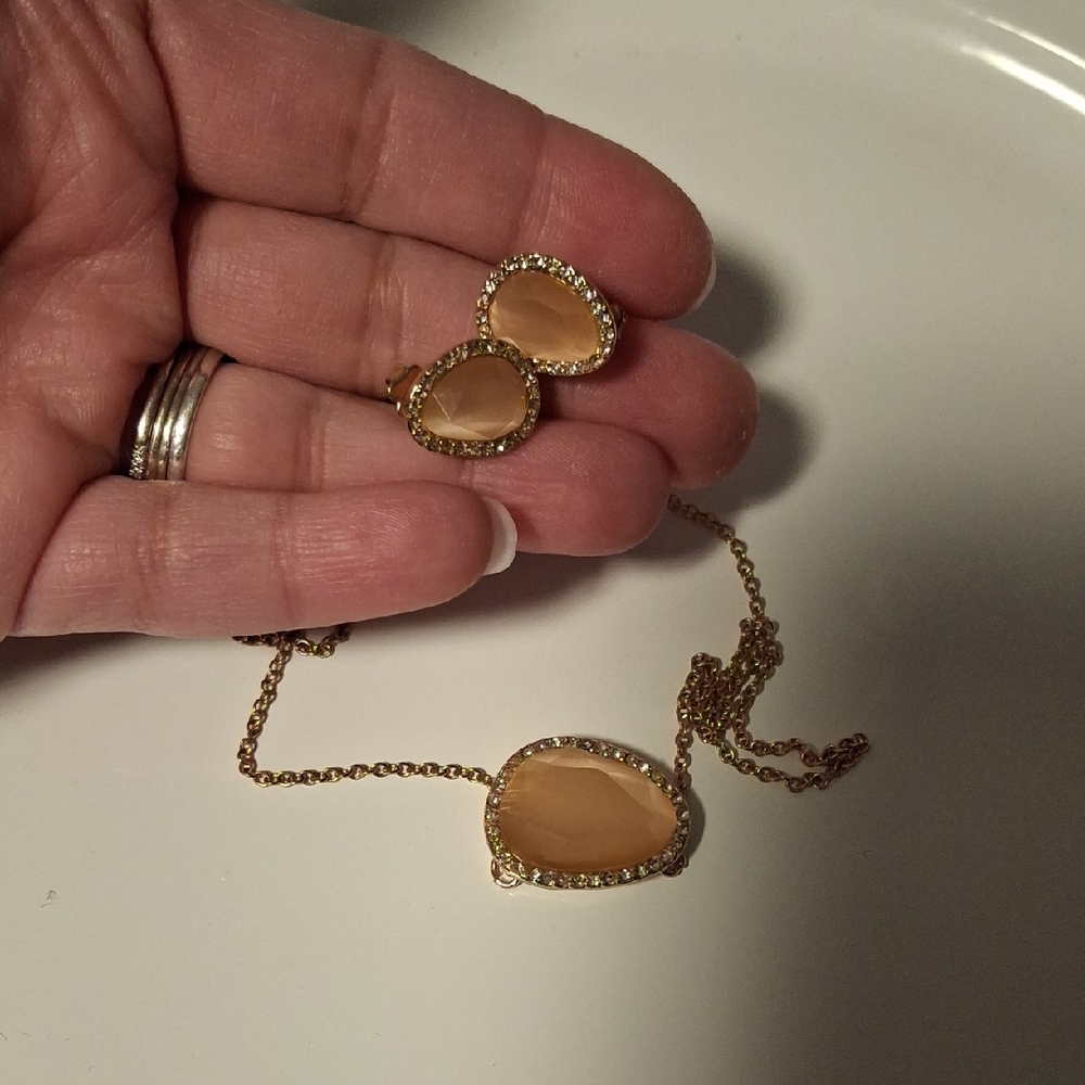 Elegant Gold and Pink Jewelry Set